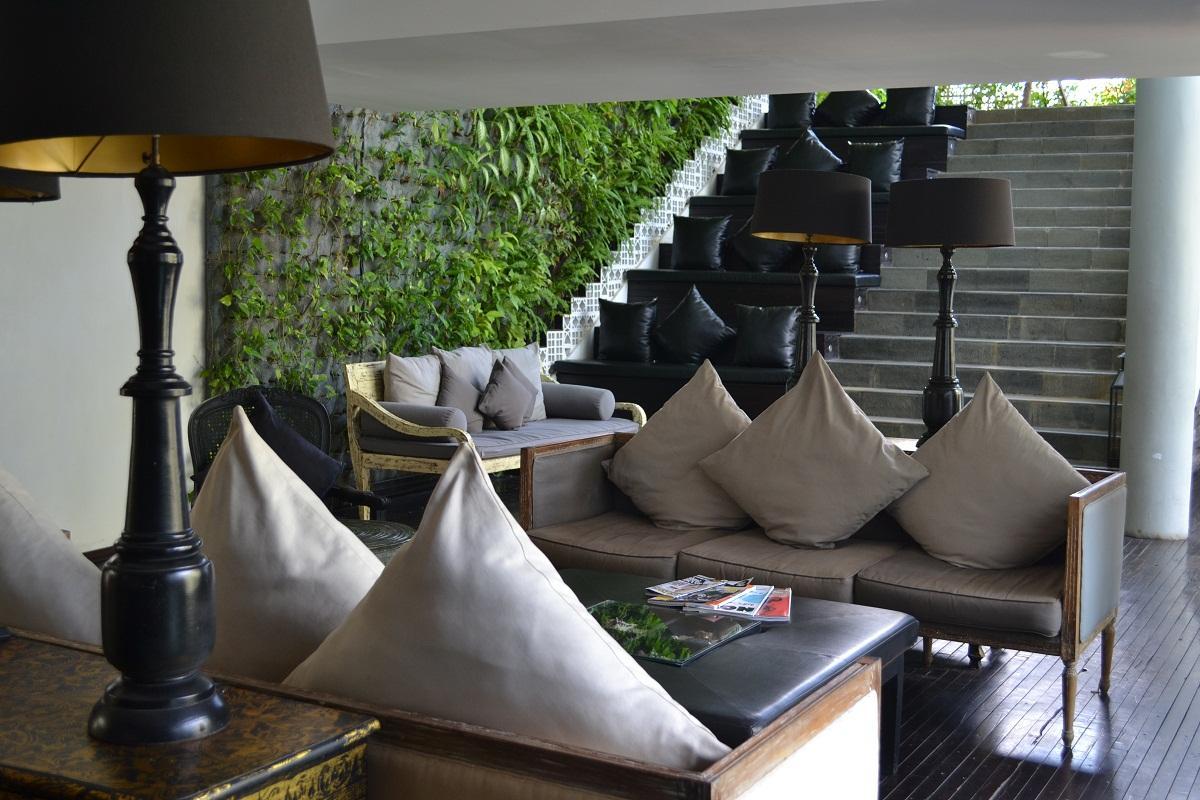 The Akmani Legian Hotel Exterior photo