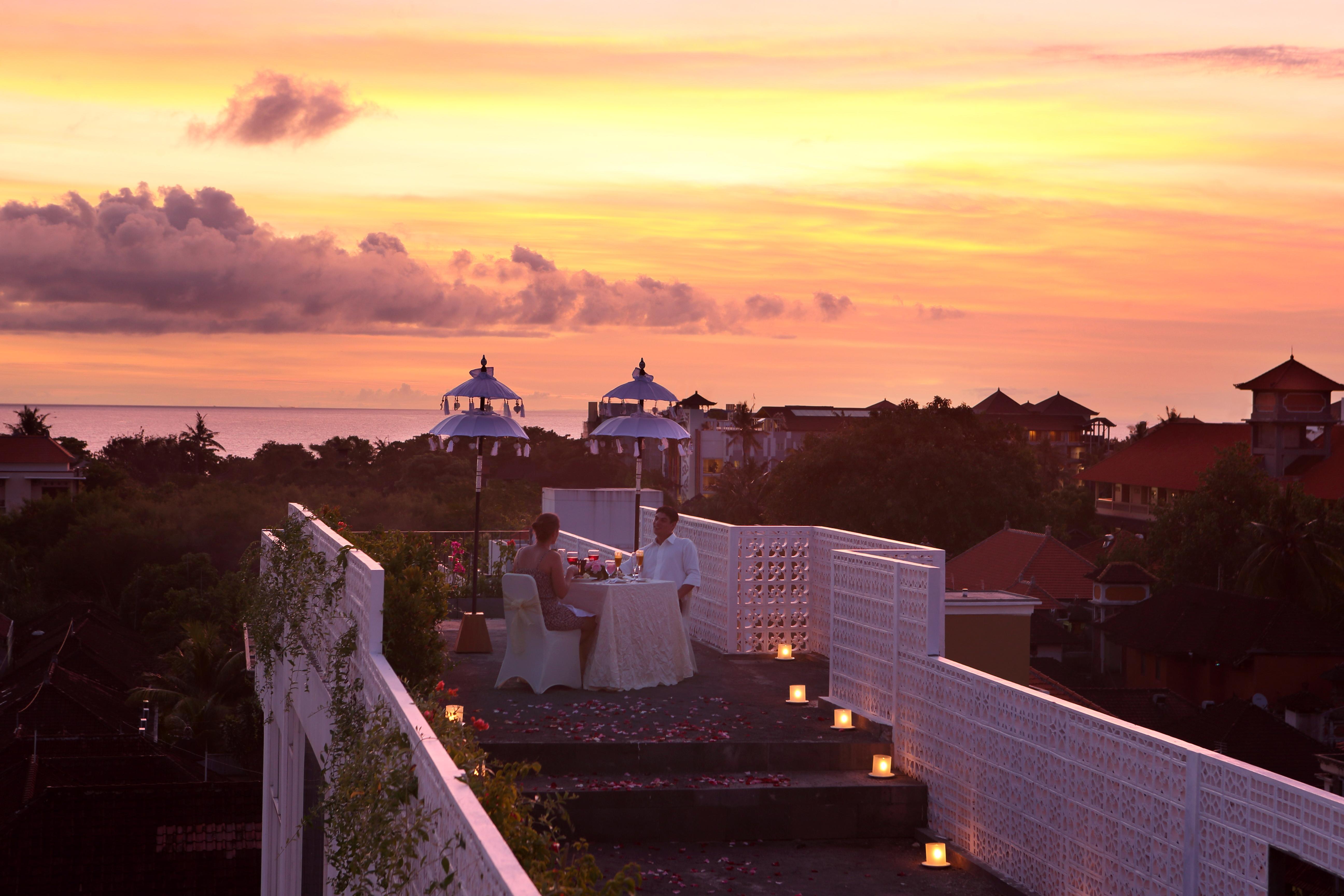 The Akmani Legian Hotel Exterior photo