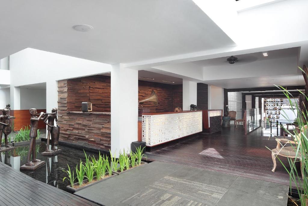 The Akmani Legian Hotel Exterior photo