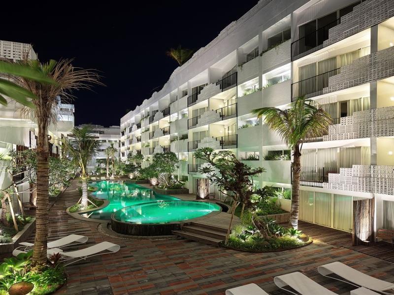 The Akmani Legian Hotel Exterior photo