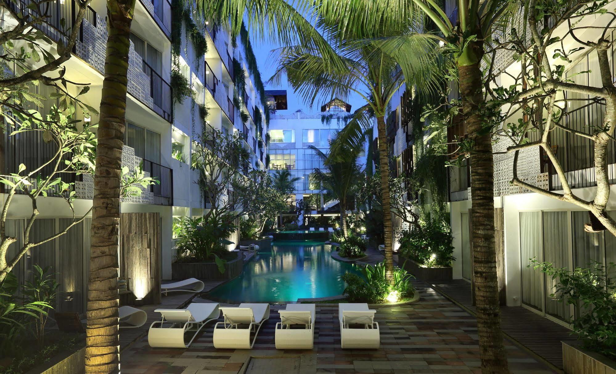 The Akmani Legian Hotel Exterior photo