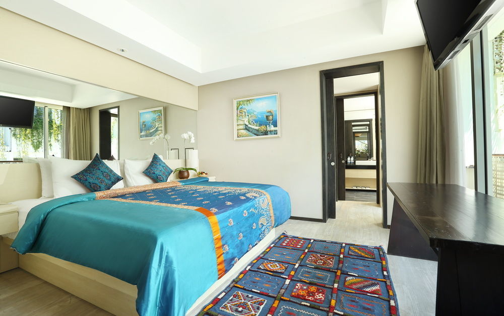 The Akmani Legian Hotel Exterior photo