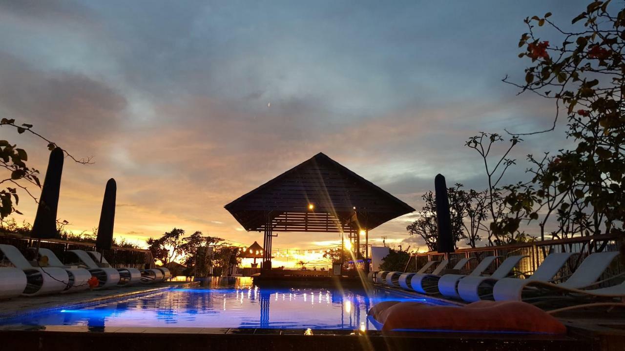 The Akmani Legian Hotel Exterior photo